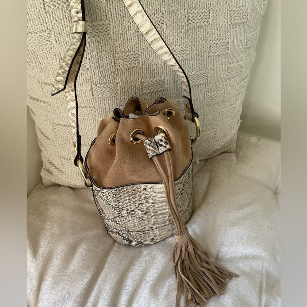 Snake Drawstring Bucket Bag - Picture 2 of 6
